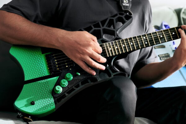 bambulab-h2s-full-combo-gitar-baski-ornegi